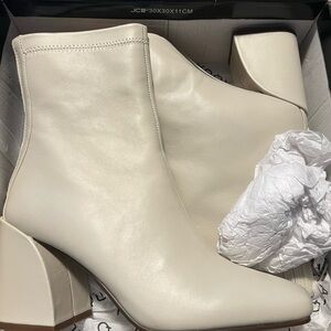 😍 New! Aqua Cream Leather Ankle Booties